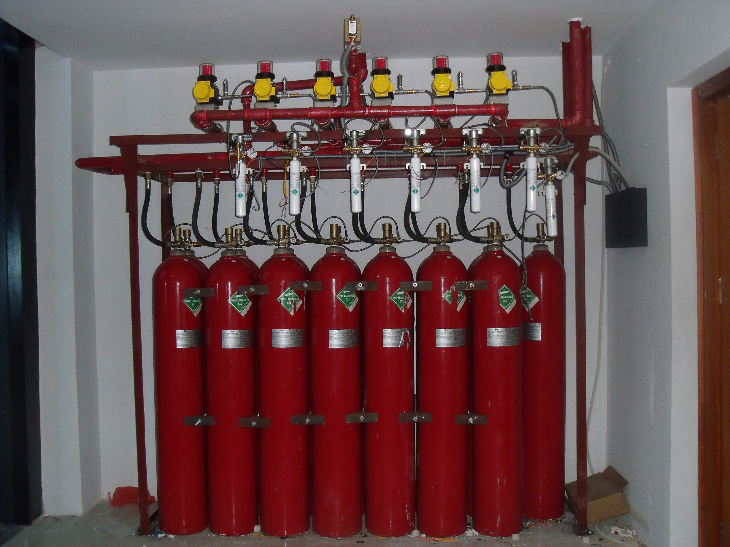 Hệ thống chữa cháy FM200  sử dụng khí FM200 không có độc hại cho con người