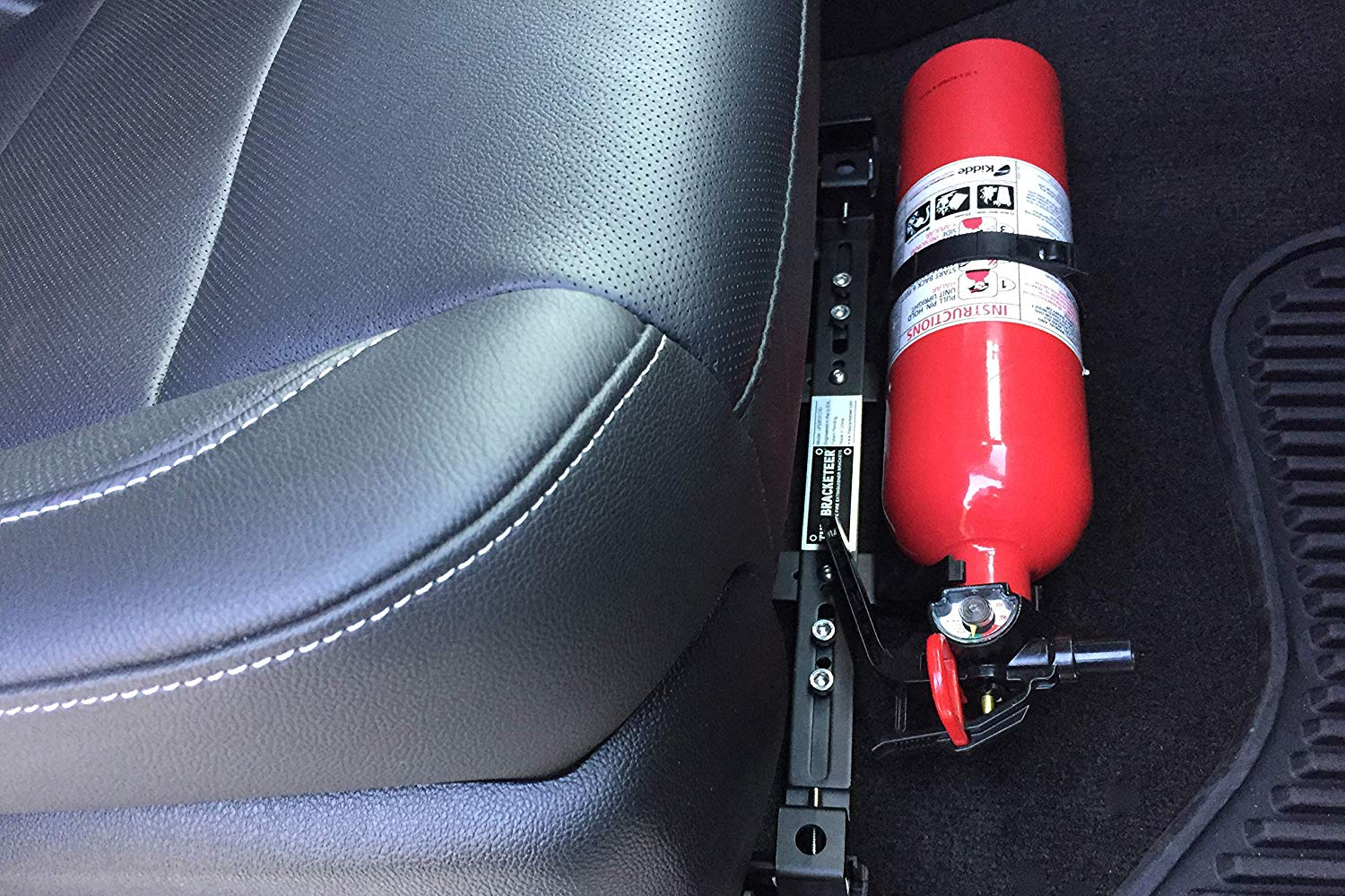 Vị trí đặt bình chữa cháy trên ô tô nên dễ tìm và dễ thấy