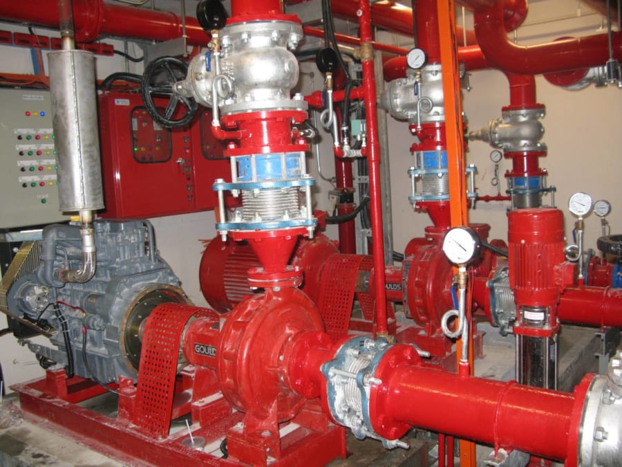 Sơn ống chữa cháy màu đỏ giúp ta dễ dàng nhận biết các thiết bị PCCC